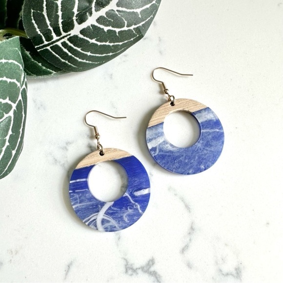 2/$30🌵 Bohemian Drift Away Marbled Blue Resin & Wood Earrings Circle Boho NEW - Picture 3 of 7